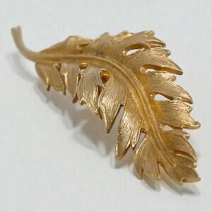 Vintage Coro Gold Tone Leaf Brooch 1961 Elegant Classic Signed Designer Pin